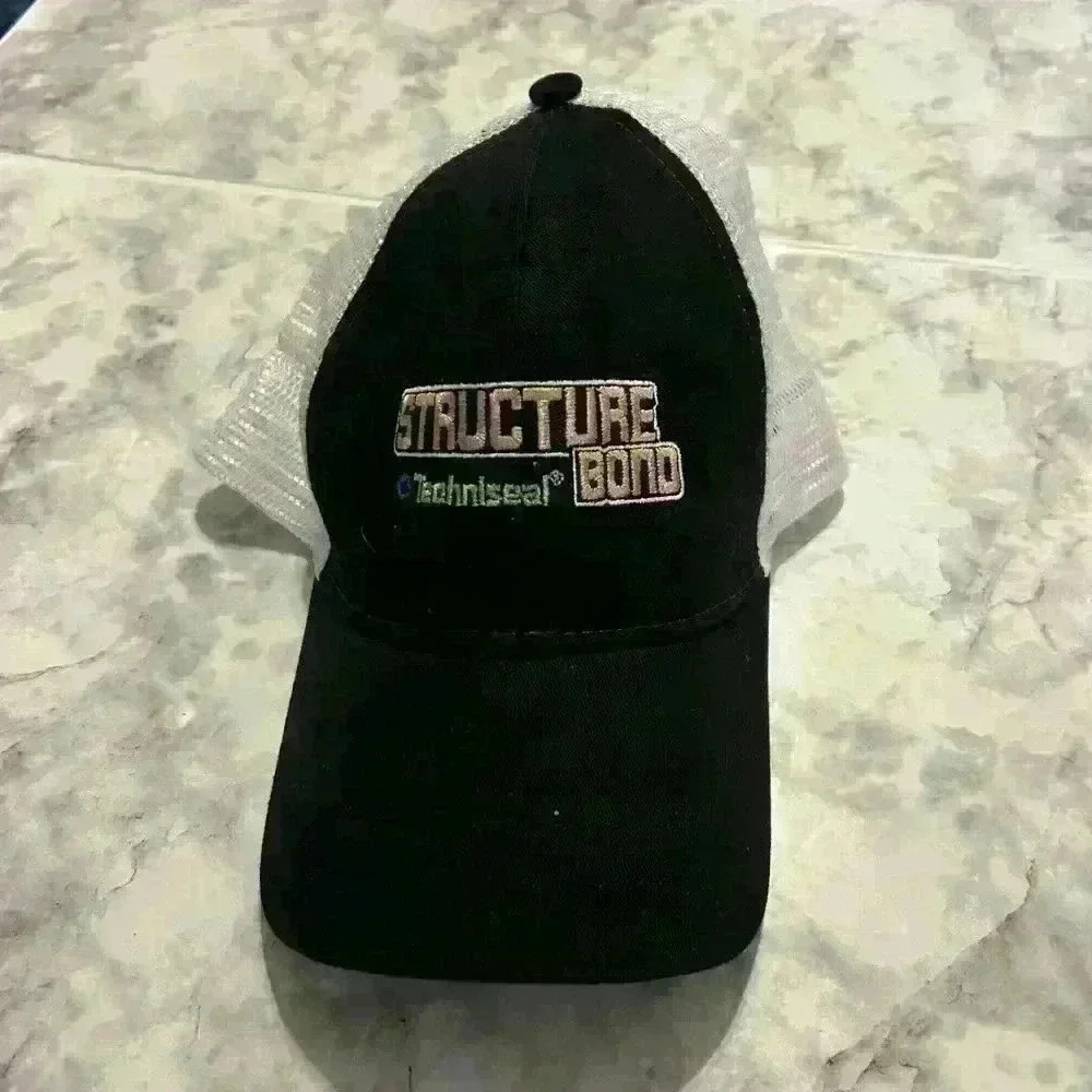 Men’s Techniseal Structure Bond Embroidered Black White Trucker Hat RARE